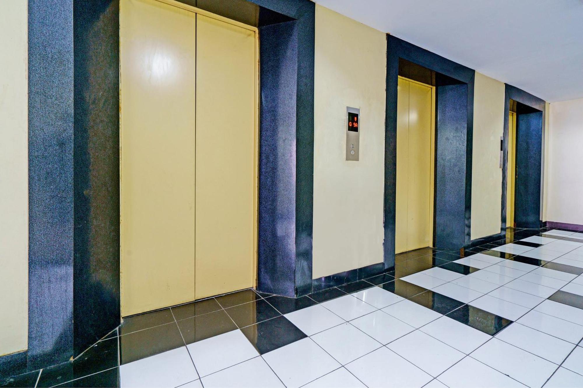 Oyo Life 93030 Apartement Gateway Cicadas By Inpro Bandung Exterior photo