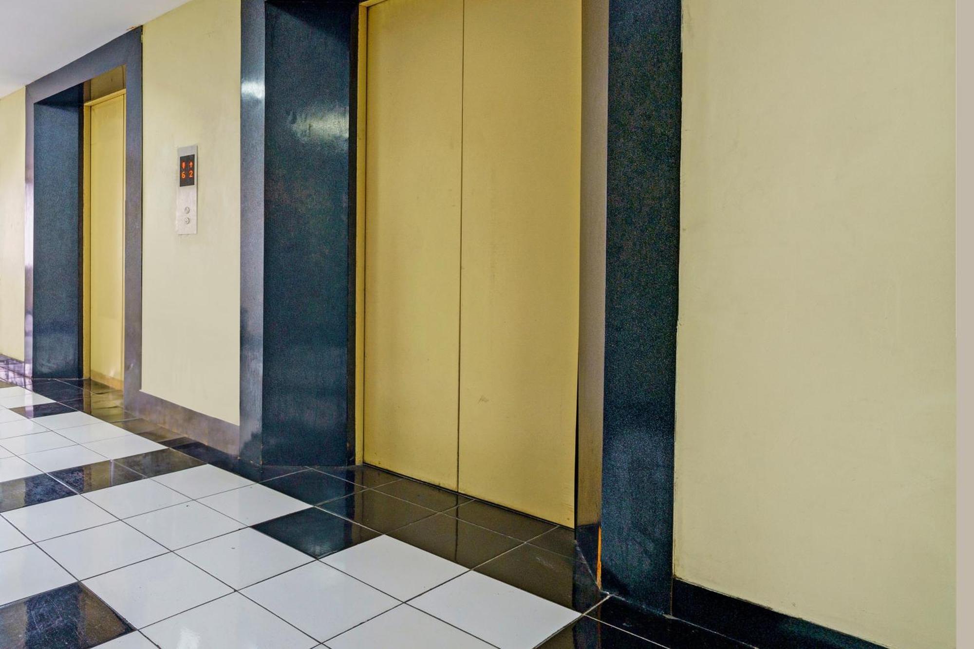 Oyo Life 93030 Apartement Gateway Cicadas By Inpro Bandung Exterior photo